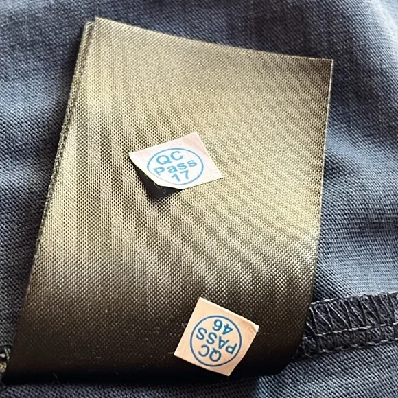 H&M vneck tshirt medium - Picture 4 of 5